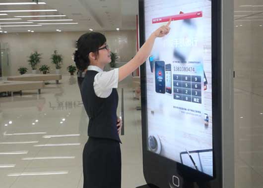 觸摸一體機在銀行領域的應用場景