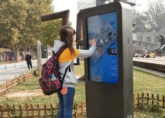 觸摸一體機在景區(qū)的應用場景