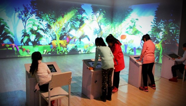 互動涂鴉墻-墻面互動涂鴉-科技互動墻-互動繪畫投影-互動涂鴉墻-墻面投影互動-投影互動涂鴉-好奇數字科技