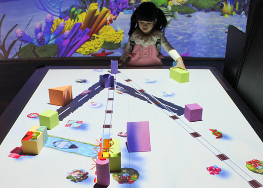 桌面互動(dòng)投影商場(chǎng)兒童樂園