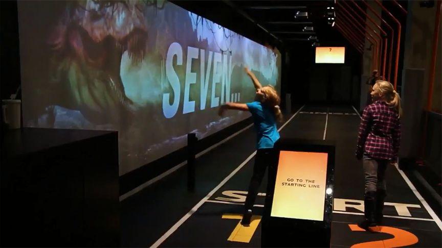 互動跑步墻-互動跑步投影墻-互動投影跑步墻-蘇州好奇數字科技有限公司