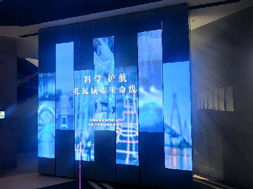 航天大為無錫市政展廳互動多媒體-機(jī)械互動旋轉(zhuǎn)滑軌屏-蘇州好奇數(shù)字科技