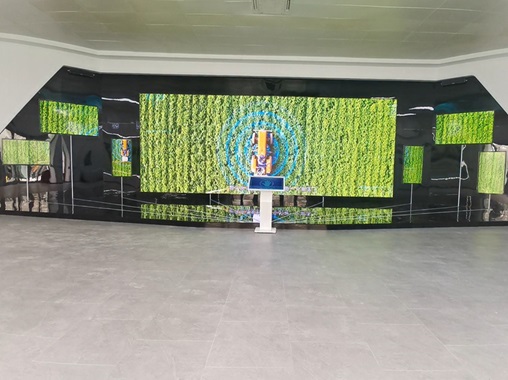 觸摸一體機和LED顯示屏多屏聯(lián)動-蘇州好奇數(shù)字科技有限公司